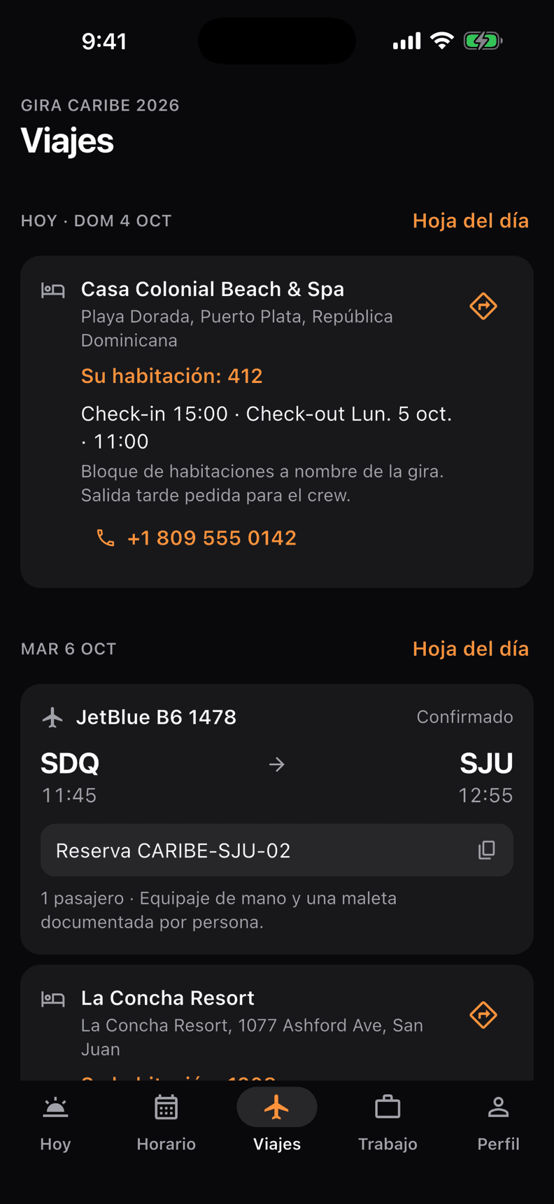 La pestaña Viajes de la app Crewik, con un vuelo y un hotel